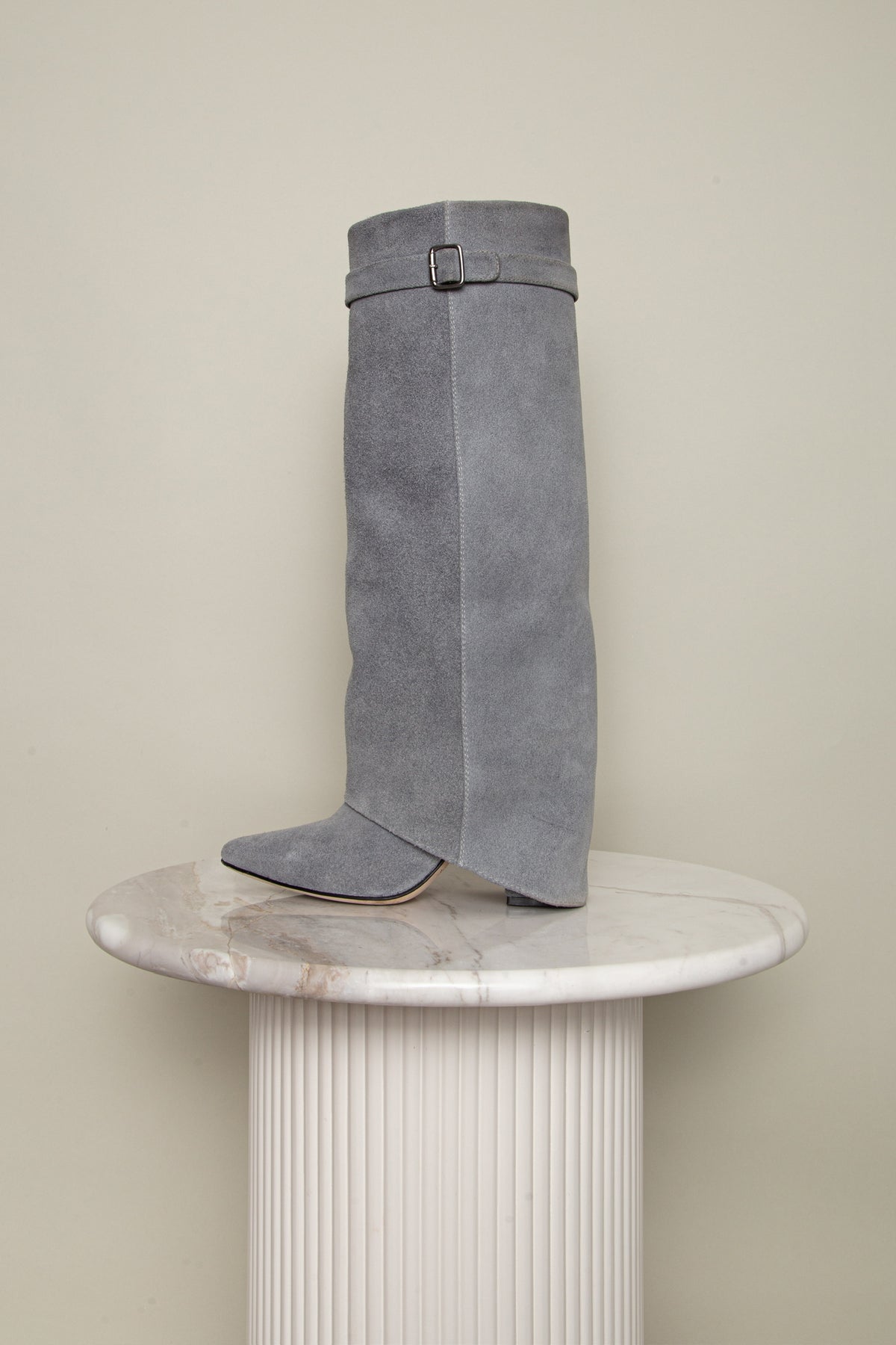 High Bell Boots con Straps - Gris Gamuza
