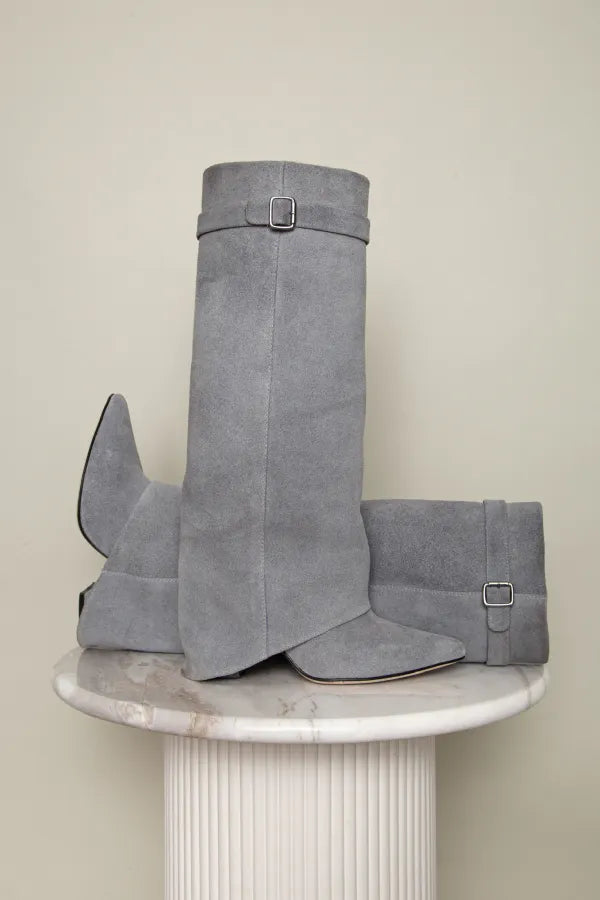 HIGH BELL BOOTS CON STRAPS